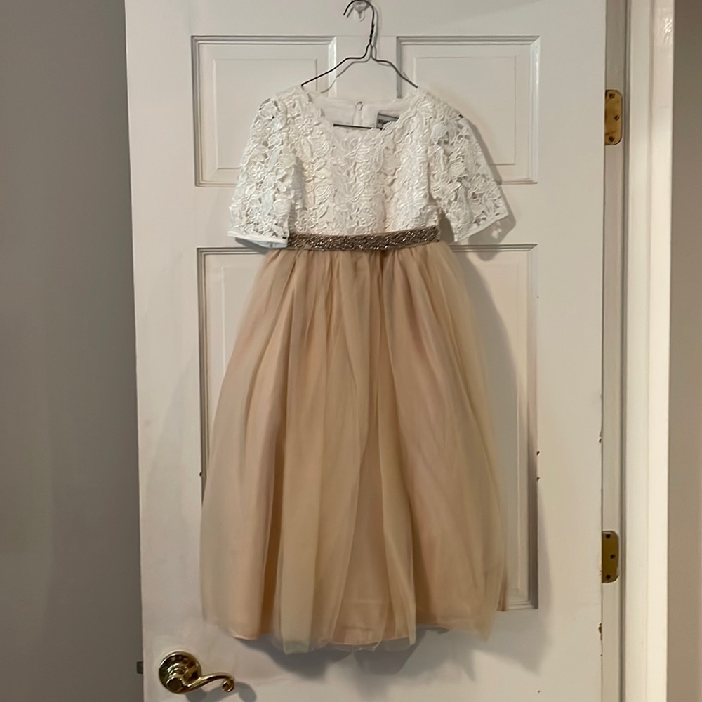 Girls Tulle and lace dress.  Perfect for Bridal!!  size 4